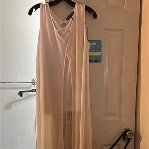Elegant White Sleeveless Dress
